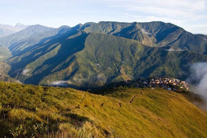 Inspección en Yalaca confirma movimiento de tierra y posibles indicios de mercurio cerca del río Coroico