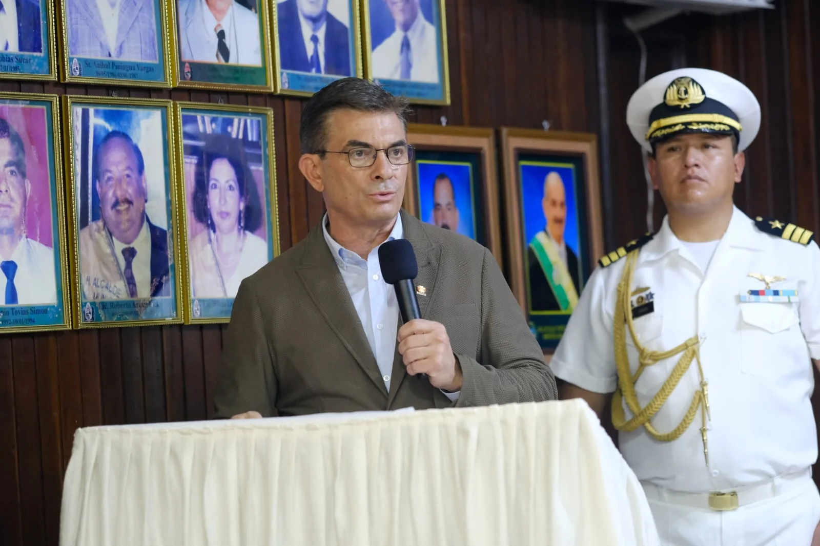 Paz promete a las gobernaciones libertad para administrar el 50% de sus recursos