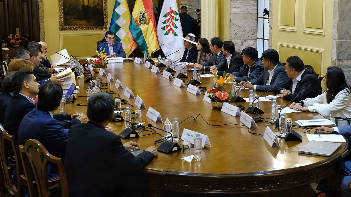 Paz y los nueve gobernadores se reúnen en Cobija para avanzar en el plan 50/50