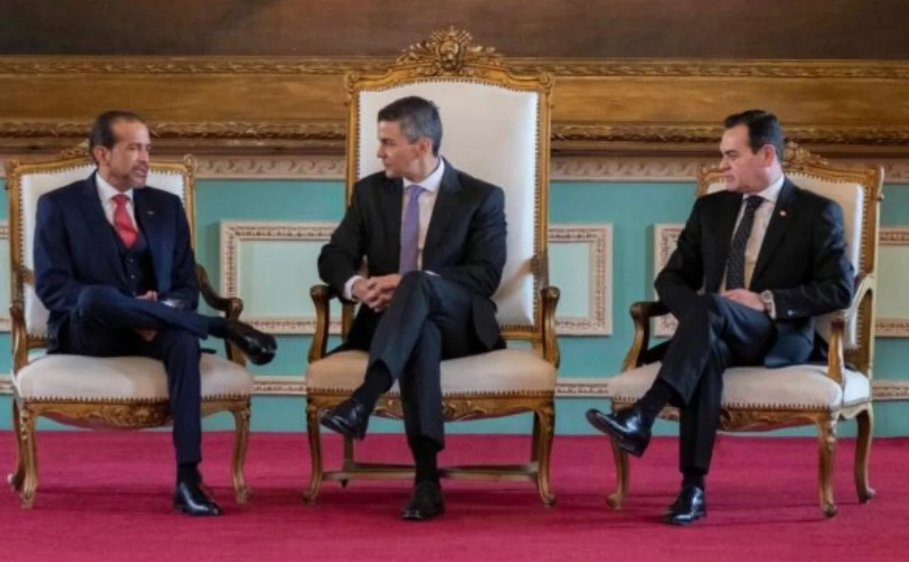Fernando Camacho presenta sus credenciales ante Santiago Peña y prioriza Puerto Busch en la agenda con Paraguay
