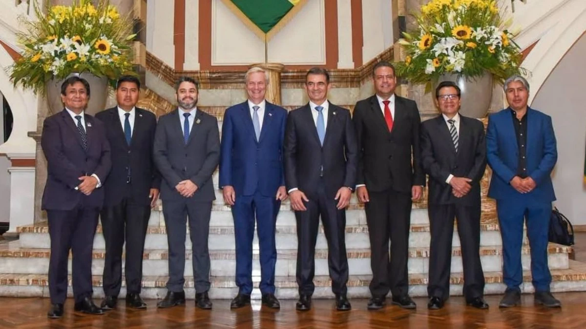 Gobernadores de Bolivia y Chile acuerdan impulsar carreteras, puertos y turismo fronterizo