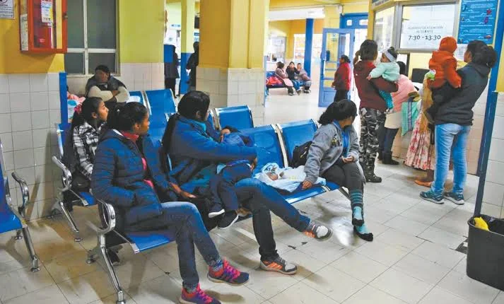 Bolivia suma casi 88.000 infecciones respiratorias en una semana y se acerca al umbral de alerta