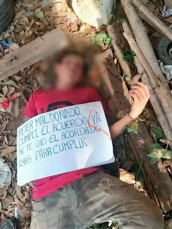 REPORTAN UN CUERPO SIN VIDA CON UN MENSAJE AMENAZANTE; NO SE CONFIRMA SI ESTÁ DIRIGIDO AL VICEMINISTRO MALDONADO
