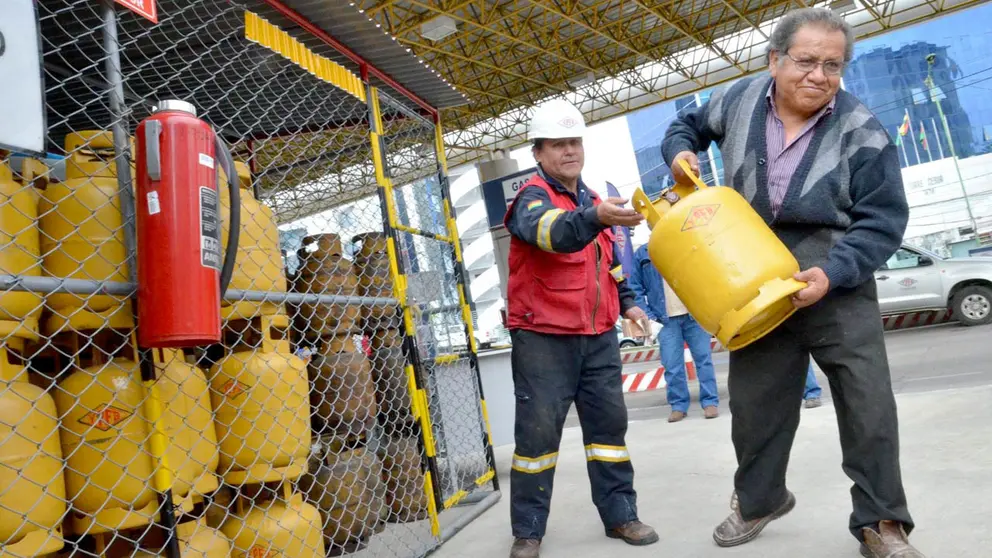 Gobierno denuncia desvío de garrafas de GLP y apunta a funcionarios de YPFB y la ANH