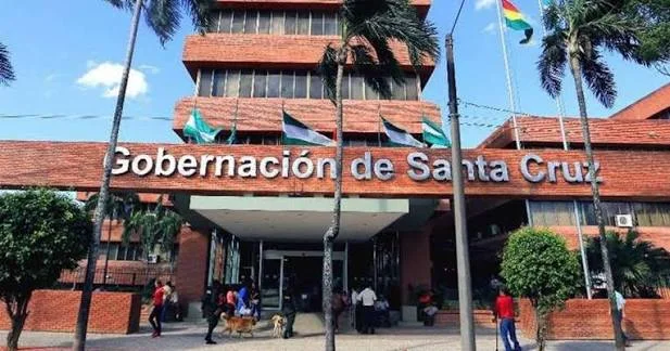 Gobernación de Santa Cruz exige investigar la retención de 12 funcionarios en Urubichá