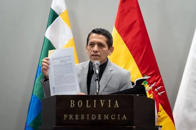 Gobierno denuncia a cinco exfuncionarios de la Aduana y Senatex por movimientos millonarios