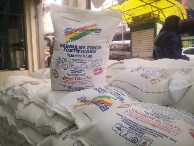 Gobierno alista decreto para distribuir harina importada y contener el alza del pan