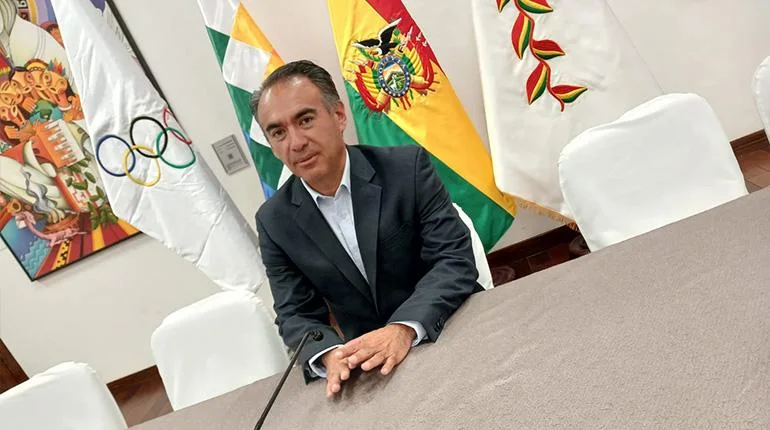 Viceministro de Deportes pide disculpas a Conrrado Moscoso por falta de apoyo económico