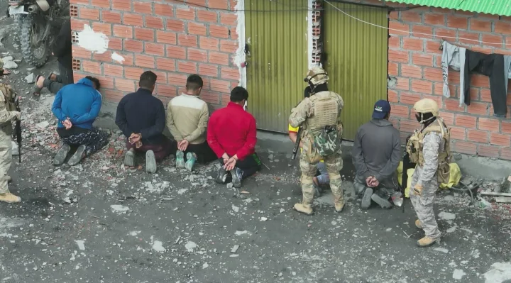 Operativo contra la minería ilegal en Sorata deja 22 aprehendidos y decomiso de armas y explosivos