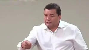 Jhonny Fernández denuncia riesgo para su libertad y cuestiona la orden de aprehensión en su contra