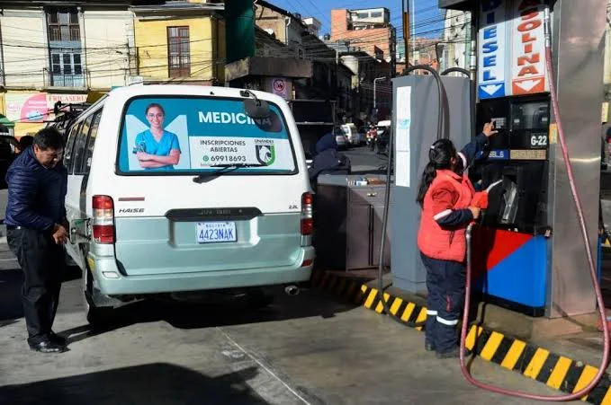 Gobierno deja en duda la subvención a la gasolina y al GNV para 2027 pese a previsión de Bs 11.000 millones