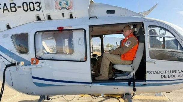 Helicóptero de la FAB se incorpora al operativo contra incendio forestal en Mizque