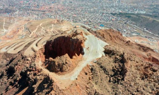 “El Cerro Rico de Potosí: Un Patrimonio en Peligro”