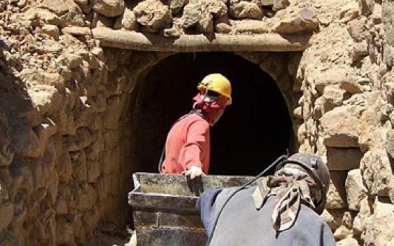 Bolivia Aprueba 104 Contratos de Cooperativas Mineras en Cinco Años