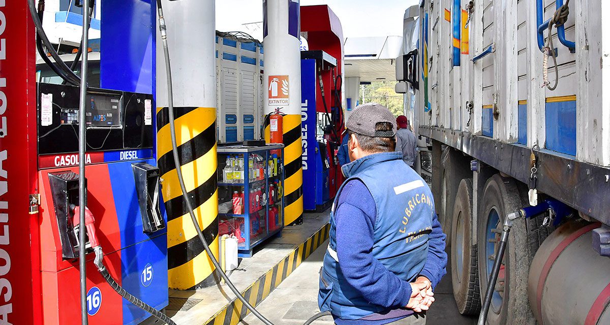 Bolivia podría subvencionar hasta el 59% del diésel para vehículos peruanos