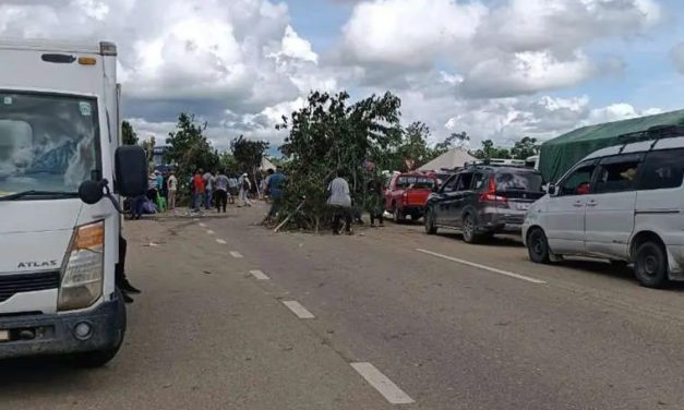 Choferes planean bloqueo de carreteras por 48 horas contra cobros excesivos