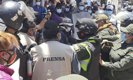 Gremios periodísticos de Bolivia rechazan agresiones y piden garantías para ejercer el oficio
