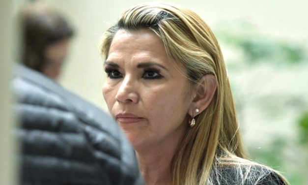 Reconocimiento a Jeanine Añez: derecho a juicio de responsabilidades por caso Senkata