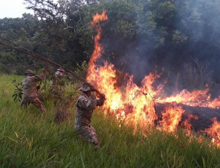 Aprenden a tres personas por provocar incendios, una de ellas dijo que fue a pedido de un sujeto del Chapare.