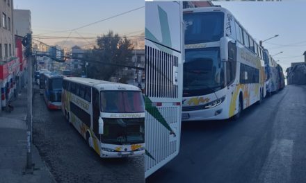 Buses interdepartamentales enfrentan largas filas por falta de diésel en La Paz