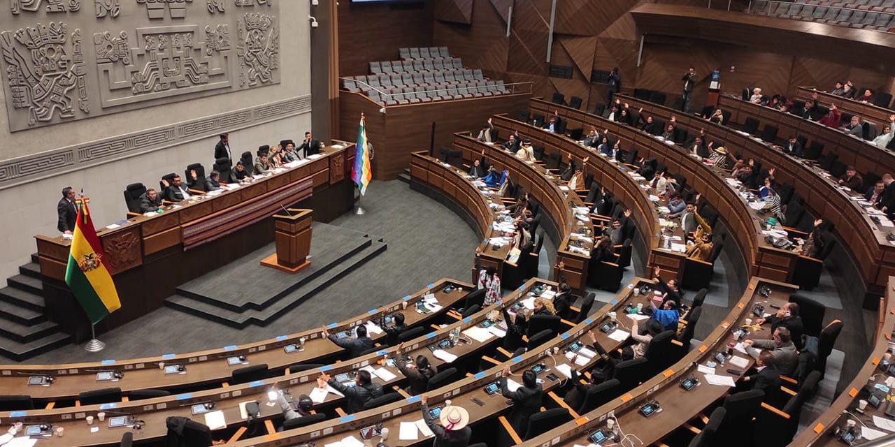 Disputa política por la suspensión de las elecciones primarias y el reconocimiento del congreso de Lauca Ñ