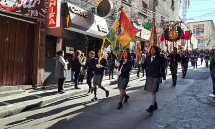Caos vehicular en La Paz por desfiles escolares y marcha de apoyo a Luis Arce