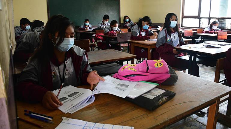 El horario de invierno llega a su fin en La Paz, Educación instruye normalidad