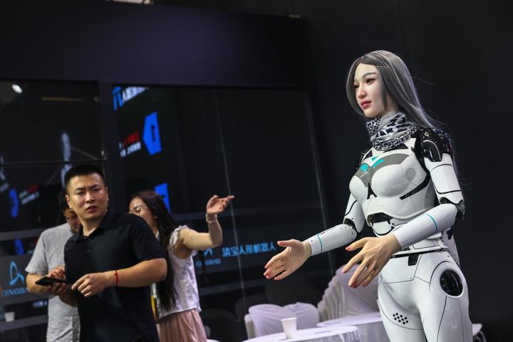 Robots humanoides, protagonistas de la Conferencia Mundial de Robótica de Pekín 2024