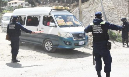 Cierran vía de acceso a Santa Fe de Khesini en La Paz por obras viales