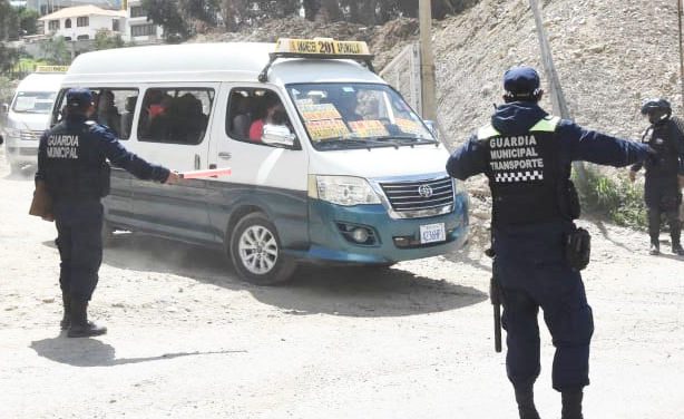 Cierran vía de acceso a Santa Fe de Khesini en La Paz por obras viales