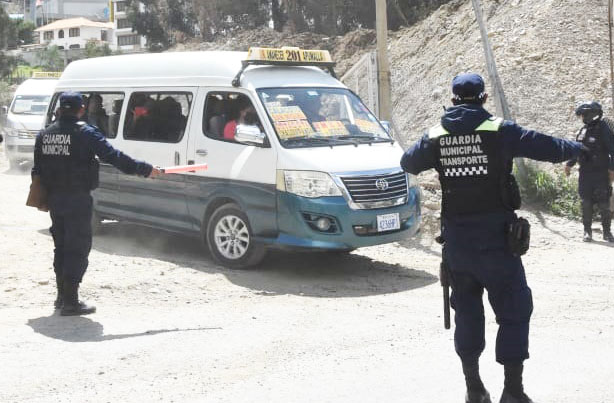 Cierran vía de acceso a Santa Fe de Khesini en La Paz por obras viales