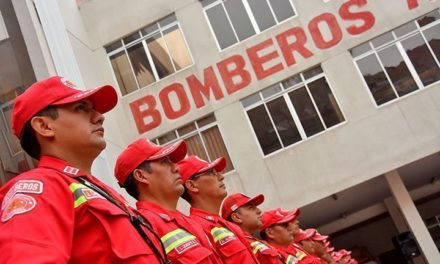 La vela que usaban para estudiar incendió su habitación en Tiquipaya