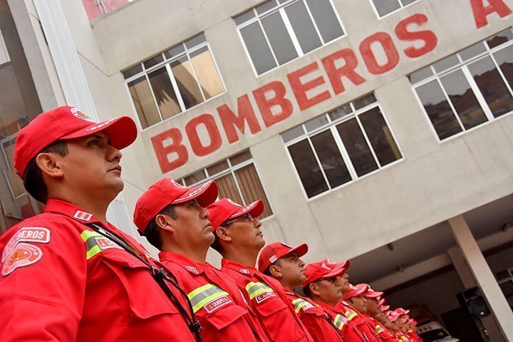 La vela que usaban para estudiar incendió su habitación en Tiquipaya