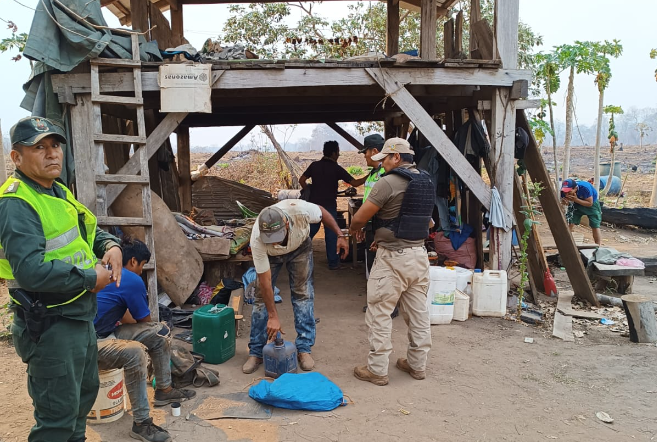 Santa Cruz: Aprehenden a cinco hombres por provocar incendios