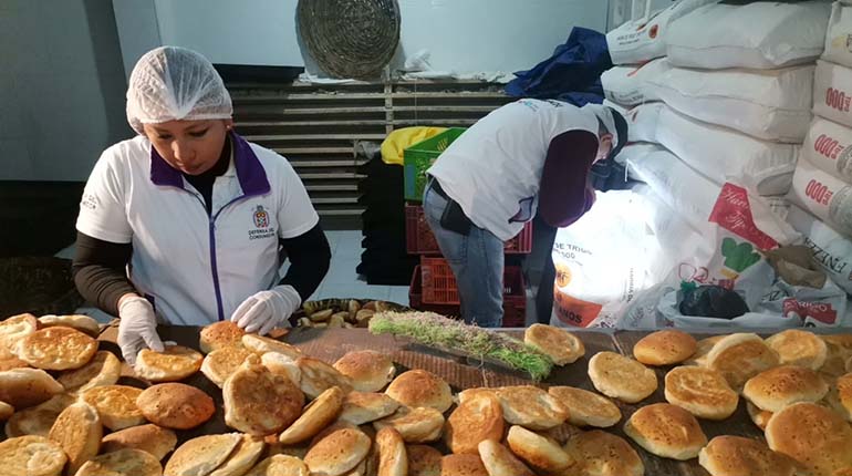 Autoridades despliegan controles de peso y precio del pan de batalla en La Paz y El Alto