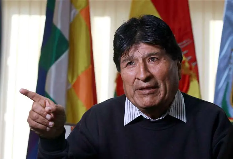 Evo Morales sufre fuerte caída tras conferencia de prensa en Santa Cruz