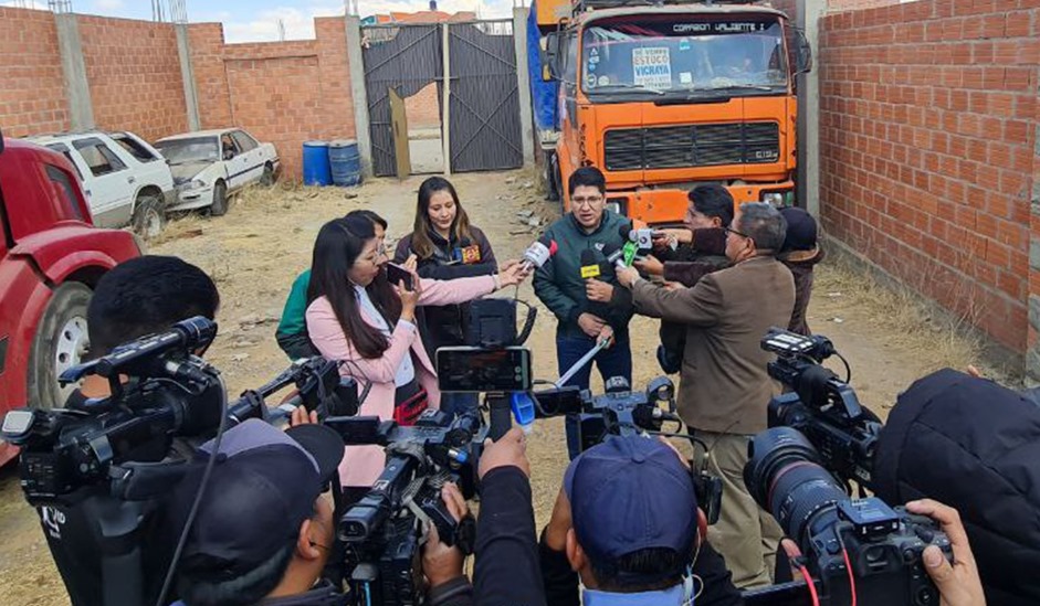 En El Alto, interceptan tres camiones que cargaron 30.000 litros de diésel en un mes