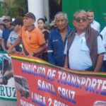 Transportistas cruceños marchan y solicitan reunión con Jhonny Fernández para pedir que se suba el pasaje a Bs 3,70