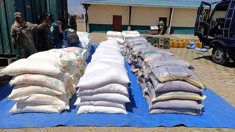 Comisan camión cargado con 200 quintales de alimentos con destino a Perú