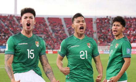 LA SELECCIÓN BOLIVIANA DE FÚTBOL ARRIBA A VIRU VIRU, TRAS HISTÓRICA VICTORIA ANTE CHILE