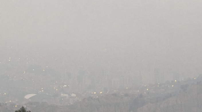 La Paz amanece con denso humo por incendios forestales y la calidad del aire es catalogada como mala