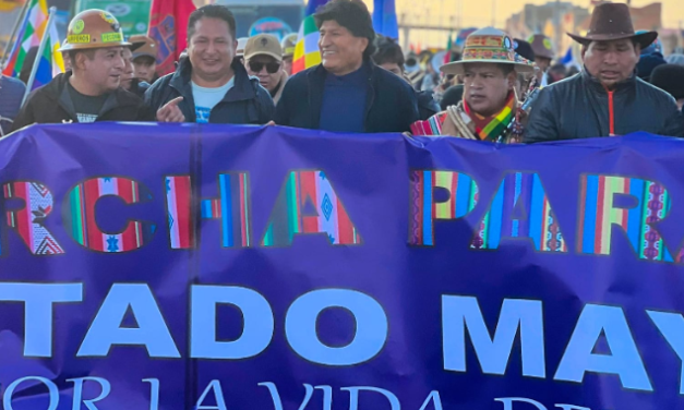 Morales retoma la marcha y desafía una resolución constitucional que se lo prohíbe