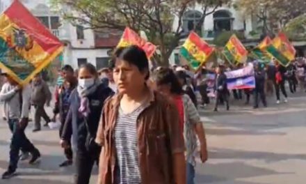 Vecinos de Sucre marchan contra incremento de precios en productos de la canasta familiar