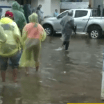 A pesar de la lluvia las filas en Emapa persisten