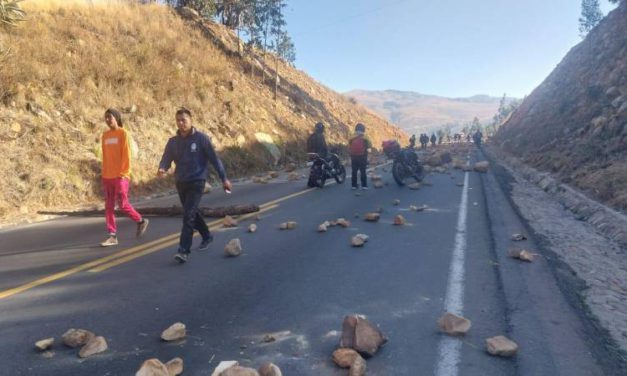 Instalan un punto de bloqueo en Melga y suman cuatro las protestas sobre la ruta nueva Cochabamba – Santa Cruz