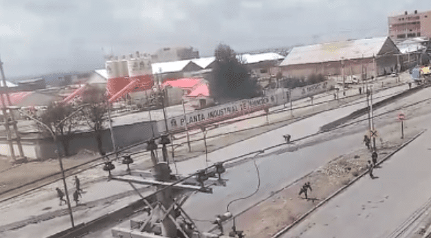 Uniformados y presuntos contrabandistas se enfrentan en la ciudad de El Alto