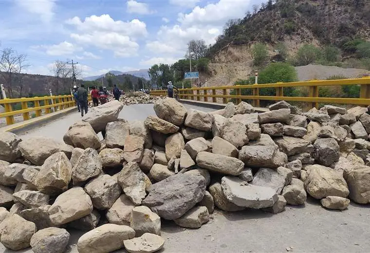 Bolivia registra 22 puntos de bloqueos en el comienzo del día 15 de la protesta evista