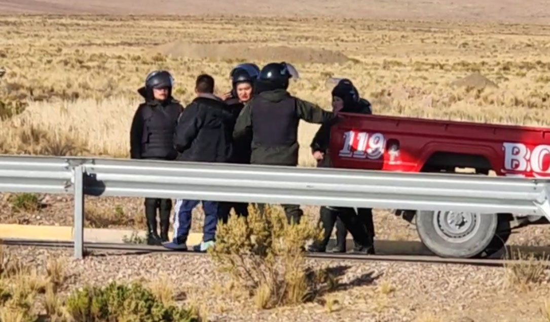 Punto de bloqueo Caracollo es intervenido por la Policía