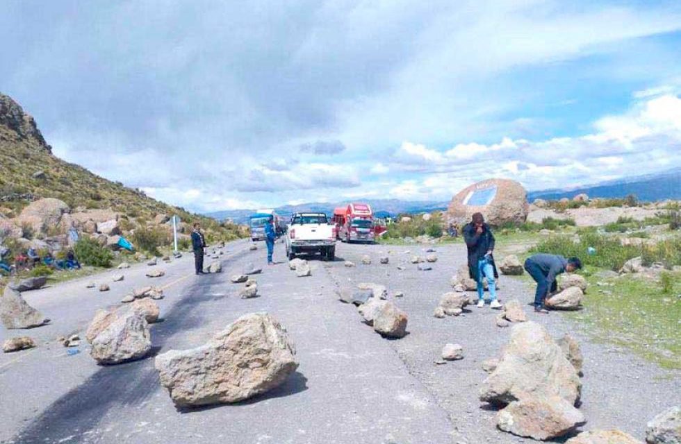 Sucre: Viajes a Tarija están suspendidos y algunas salidas son condicionadas por bloqueos