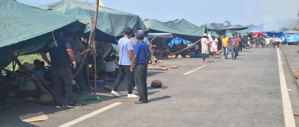 En defensa de Evo, cocaleros mantienen vigilia en al menos 20 puntos de la ruta Cochabamba – Santa Cruz